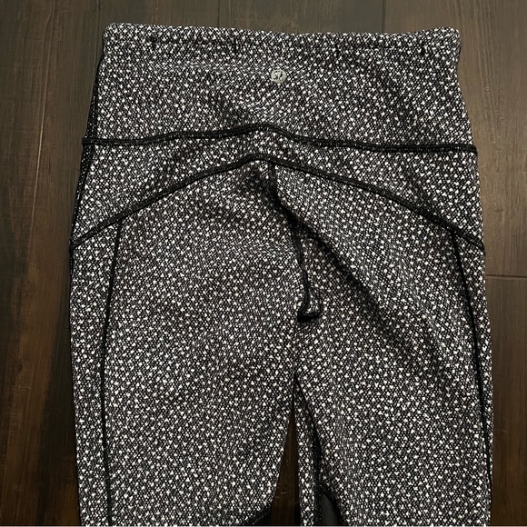 Lululemon Hit It 7/8 Tight 25 “ in Frozen Fizz 4 - Picture 7 of 9